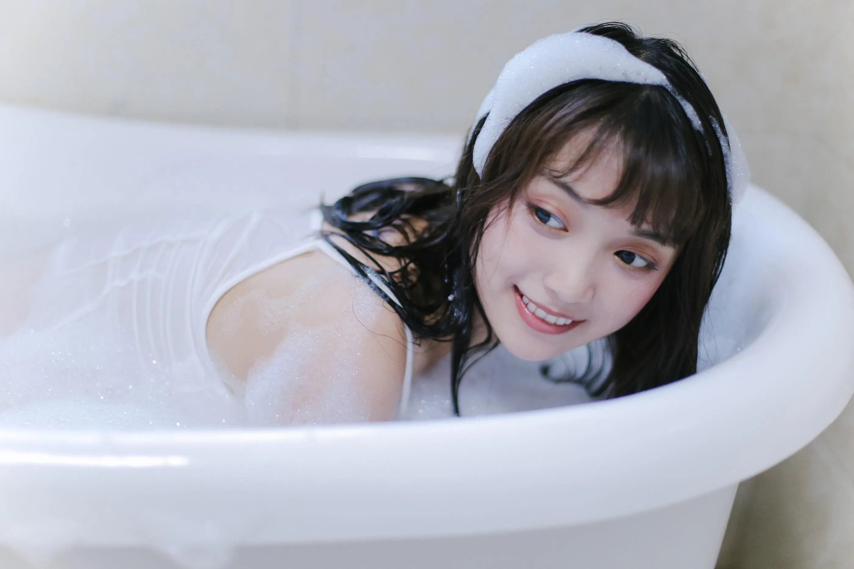 [YITUYU艺图语]2022.08.25 牛奶泡泡浴 一条鱼尾 [27P]插图2
